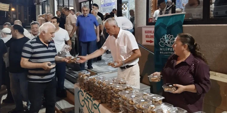 Nilüfer Belediyesi’den kandil simidi ikramı