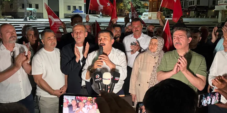 Selçuk Türkoğlu Bursa’da coşkuyla karşılandı