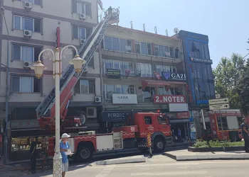 Gemlik’de pasajın çatısında yangın paniği