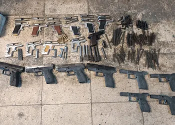İzmir merkezli 2 ilde dev silah operasyonu: 13 gözaltı
