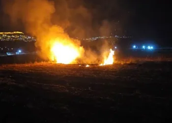 Mardin’de seyir halindeki otomobil alev aldı