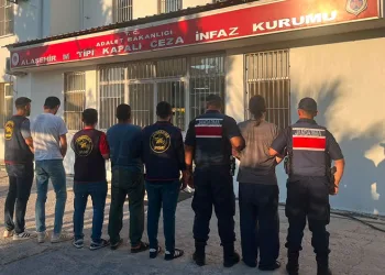 Alaşehir’de 21 adrese eş zamanlı uyuşturucu operasyonu