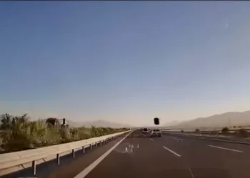Rüzgardan uçan portbagaj faciaya neden oluyordu