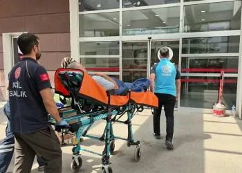 Yol verme meselesi bıçaklı kavgaya dönüştü