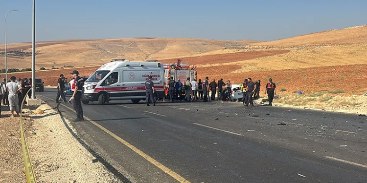 Gaziantep’te iki araç kafa kafaya çarpıştı: 2 ölü, 4 yaralı