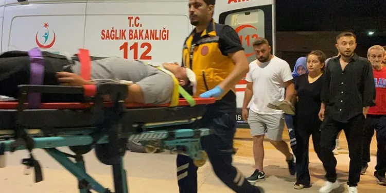 Kavgada şişeyle yaralandı, tüfeğiyle geri dönüp ateş açtı: 2 yaralı