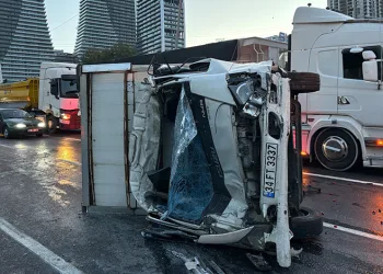 Esenyurt’ta 11 araç kazaya karıştı: 2′ ağır 6 yaralı