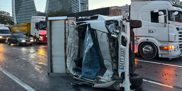 Esenyurt’ta 11 araç kazaya karıştı: 2′ ağır 6 yaralı