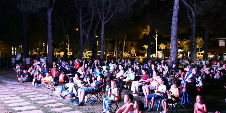 İznik’te yazlık sinema sezon finali yaptı