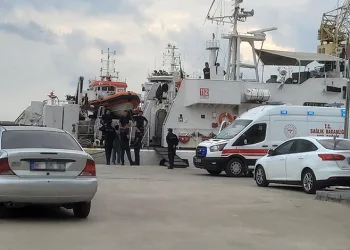 Karadeniz’de su alan gemi batma tehlikesi geçirdi