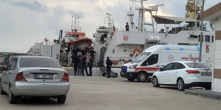 Karadeniz’de su alan gemi batma tehlikesi geçirdi