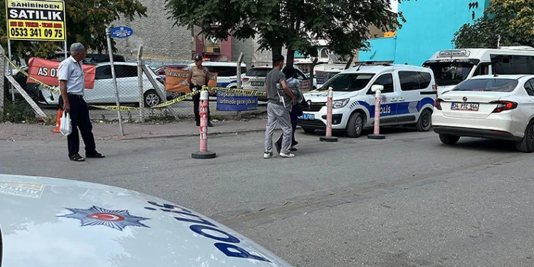 Sokak ortasında alacaklısını bıçaklayan şüpheli yakalandı