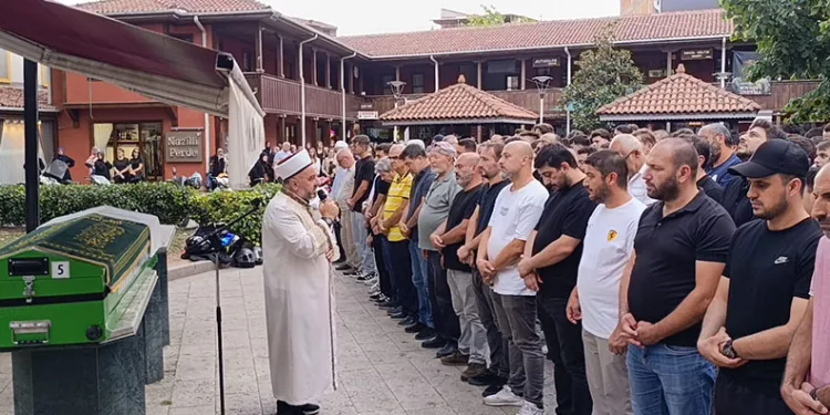 Üniversite hayali yarım kaldı: Arkadaşları tabutunu omuzladı