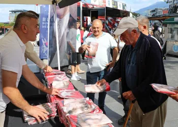 Bursa’da zafer coşkusu ay yıldız ile taçlandı