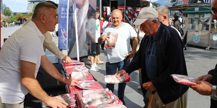 Bursa’da zafer coşkusu ay yıldız ile taçlandı