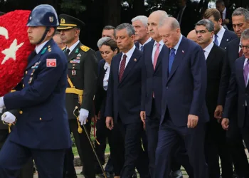 Cumhurbaşkanı Erdoğan başkanlığındaki devlet erkanı, Anıtkabir’i ziyaret etti