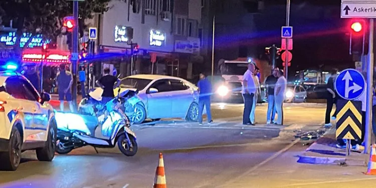 Bursa’da 2 otomobil çarpıştı: 9 kişi yaralı