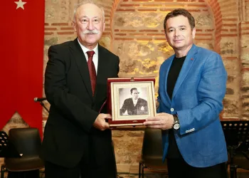 Usta oyuncu Altan Erkekli Osmangazi’de “Bir Memleket Hikayesi” anlattı