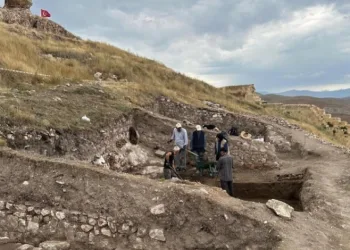Bayburt Kalesi’nde arkeolojik kazılar sürüyor: Tarih İlk Tunç Çağı’na uzanıyor