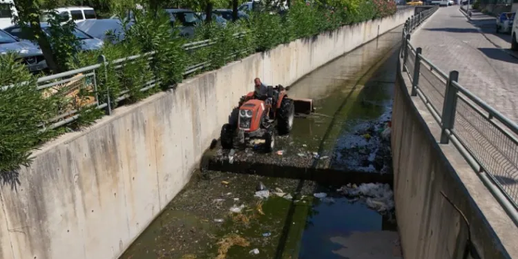 Marmaris’te derelerde temizlik seferberliği