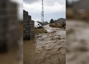 Ağrı’da sağanak sonrası sel meydana geldi