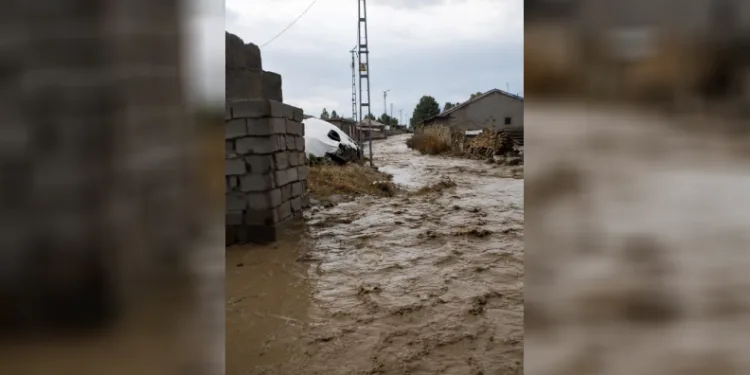 Ağrı’da sağanak sonrası sel meydana geldi