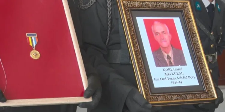 Ankara’daki son Kore gazilerinden 101 yaşındaki Zeki Kural toprağa verildi