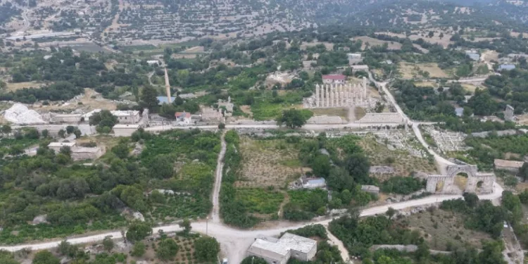Torosların eteğinde Olba Krallığı’nın ibadet yeri ‘Uzuncaburç’ misafirlerini ağırlıyor