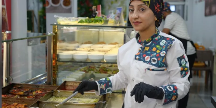 ‘Yapamazsın’ diyenlere aldırış etmedi, 19 yaşında kendi işini kurdu