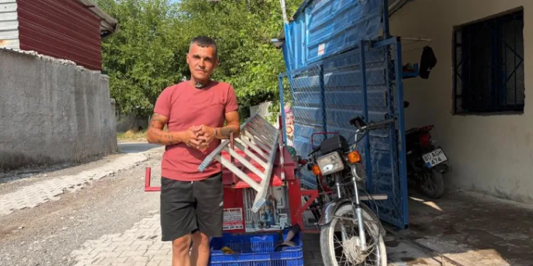Boynunda merdivenle motosiklet kullanan tesisat ustası konuştu