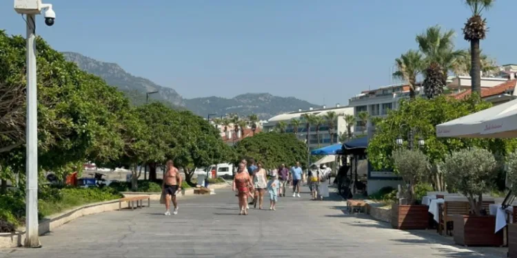 Ağustos seferlerine başladı, Marmaris’e 3 bin 700 turist getirdi