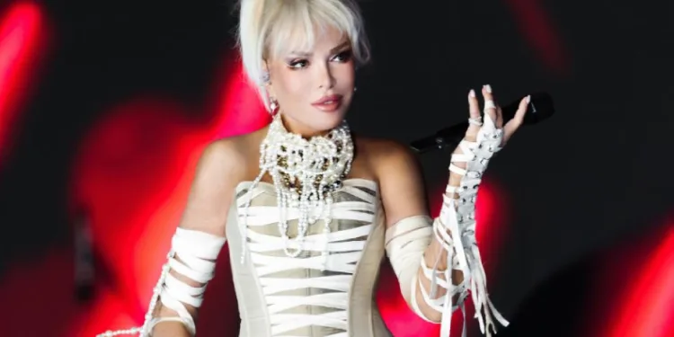 İstanbul Festivali’nde Ajda Pekkan ve Gökhan Türkmen rüzgarı esti