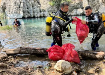Antalya’nın içme suyu kaynağından pet bardak, alkol şişeleri, poşetler çıkartıldı