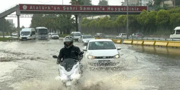 Samsun’da sağanak: Yollar göle döndü