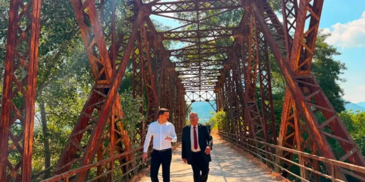 Bilecik’te Tarihi Demirköprü ve 550 rakımlı Meryem Dağı incelendi