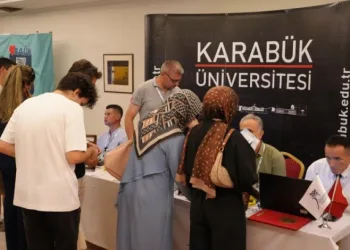Karabük Üniversitesi tercih günlerinde İzmir’de adaylarla buluştu