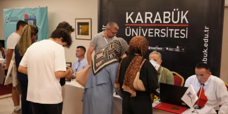 Karabük Üniversitesi tercih günlerinde İzmir’de adaylarla buluştu