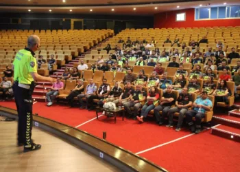 Aydın’da 200 motosiklet sürücüsüne “güvenli sürüş” eğitimi