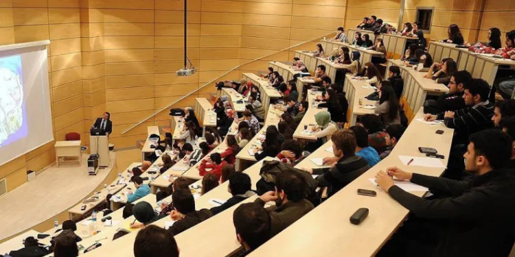 Yaklaşık 50 bin kişi tekrar üniversiteli oldu