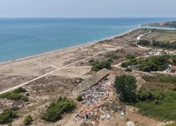 Plajı çöplüğe çeviren 5 yıldızlı otelin sertifikası iptal edildi
