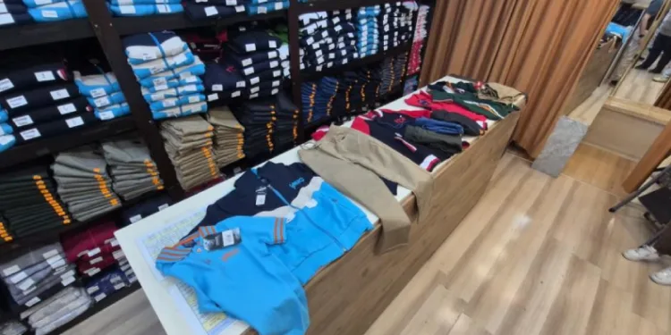 Okul kıyafetlerinde hareketlilik başladı