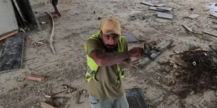 Dronu görünce korktu, arkadaşları kahkahaya boğuldu