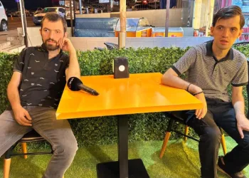 Otizmli ve zihinsel engelli ikiz kardeşlerin hafızası görenleri şaşırtıyor