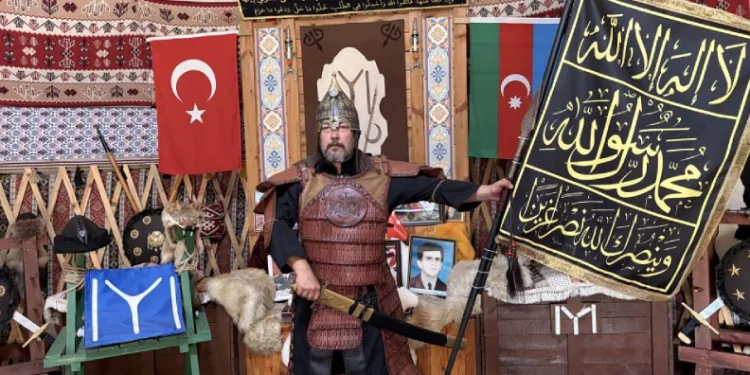Kendi kurduğu otağında Malazgirt Zaferi’nin 955. yıl dönümünü kutladı
