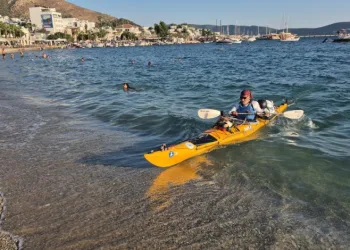 İstanbul’dan 83 gün önce kanoyla yolculuğa çıkan sporcu Bodrum’a ulaştı