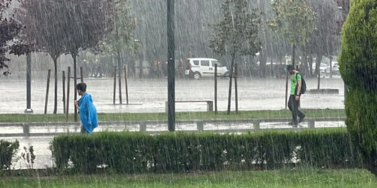 Sıcak hava yerini yağmurlara bırakacak