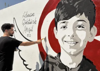 Adnan’ın anısı memleketinde duvara resmedildi