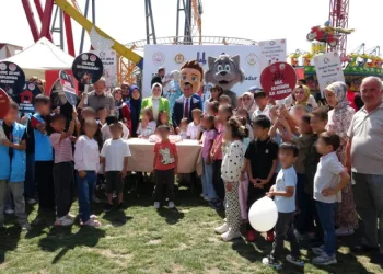 Koruyucu aileler ve çocuklar festivalde buluştu