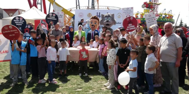 Koruyucu aileler ve çocuklar festivalde buluştu