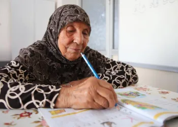 Hayalini kurduğu okuma-yazmayı 78 yaşında öğrendi